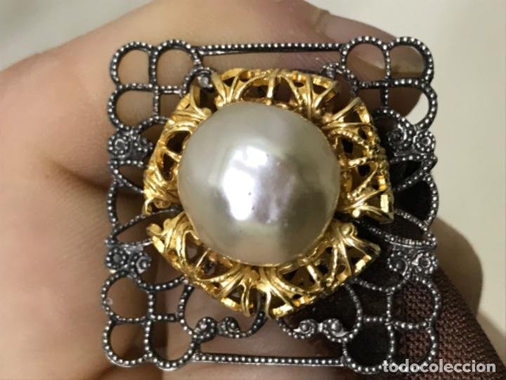 47mm redonda filigrana de Perlas de Imitación Broche en tono oro Cristal de inspiración vintage